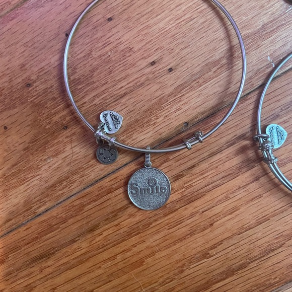 bracelets - Picture 2 of 4